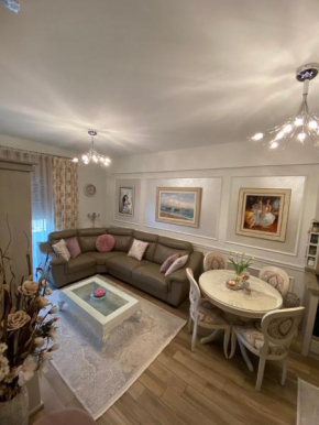 Lux Apartments MMS